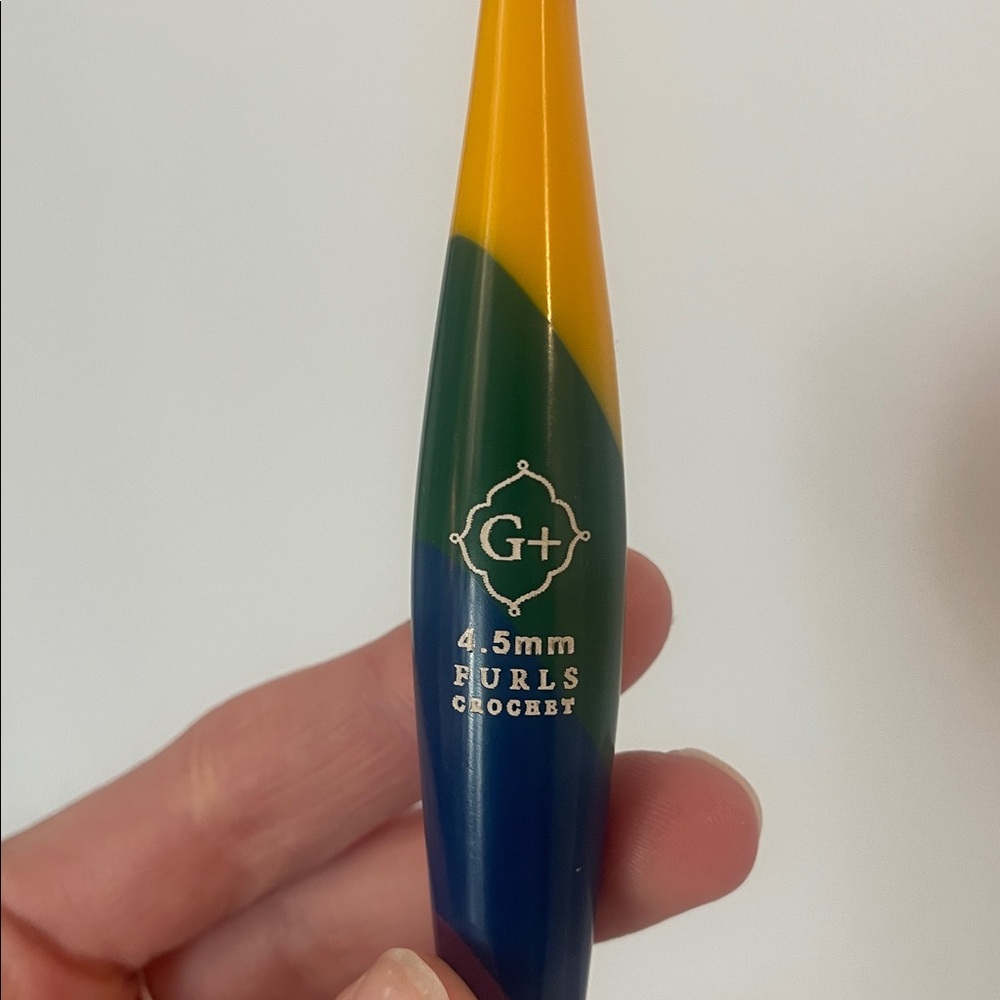 Furls Streamline Swirl Crochet Hook - Picture 2 of 6